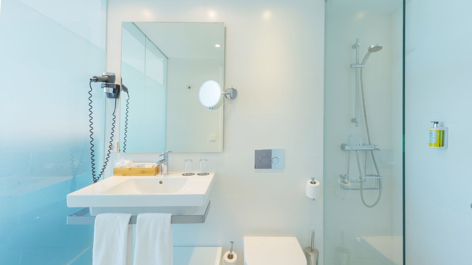 rooms-double-premium-swim-up-lateral-sea-view-balcony