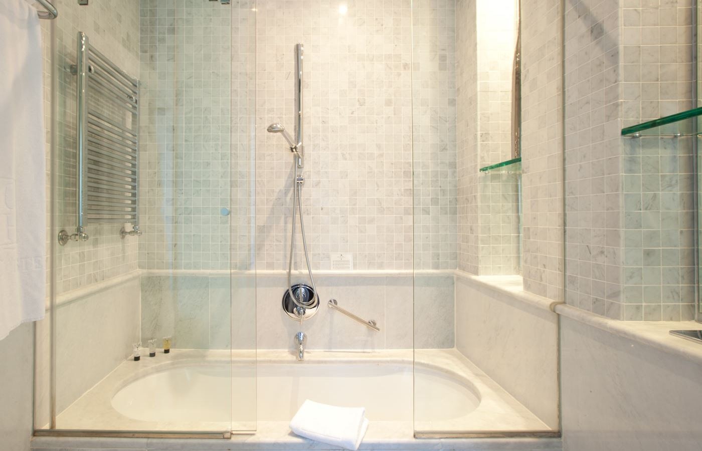 rooms-junior-suite-capacity-1