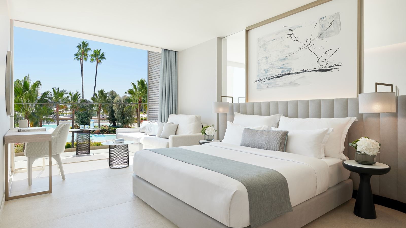 rooms-family-room-pool-view