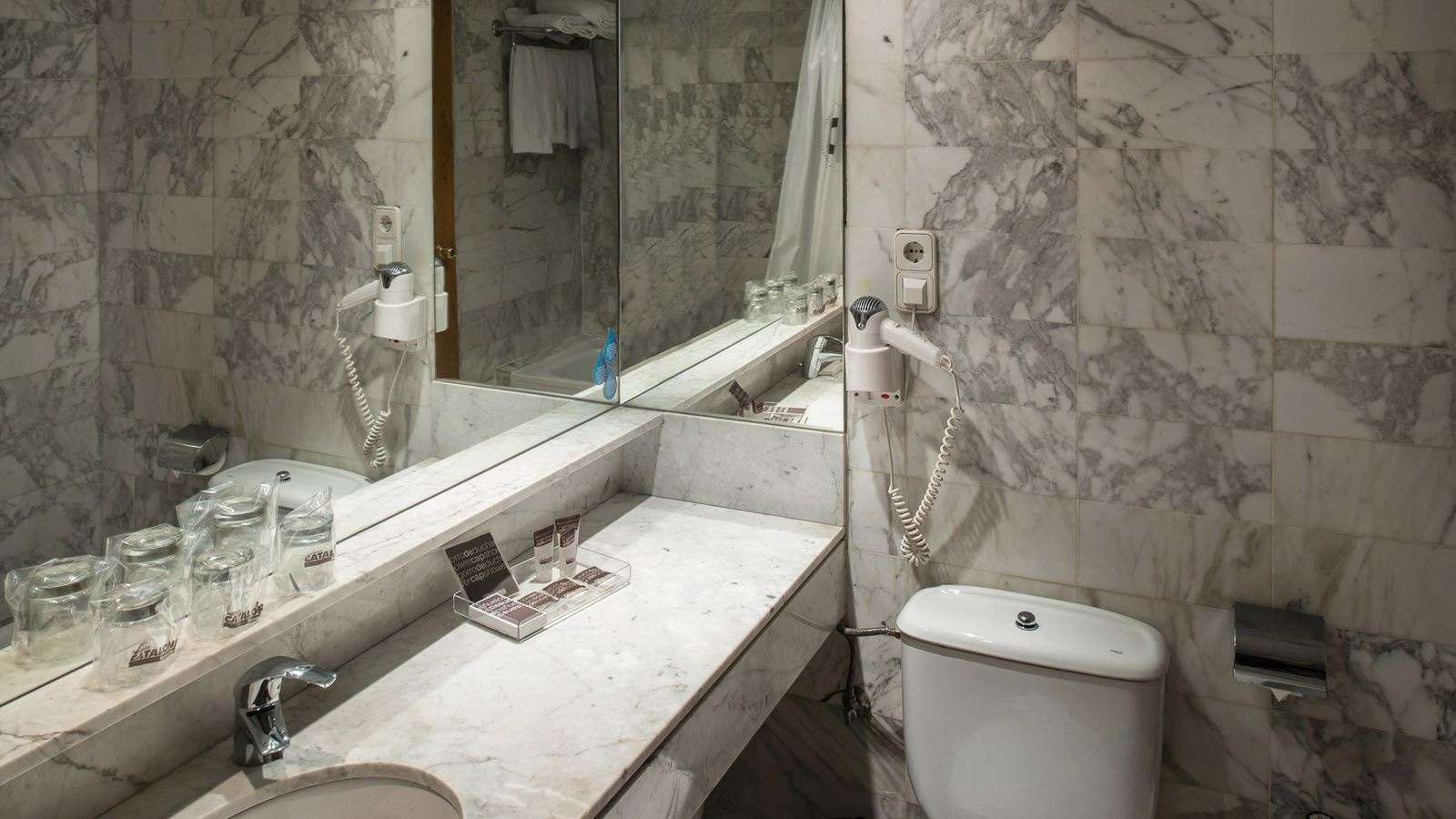 rooms-double-single-use-superior-king-bed