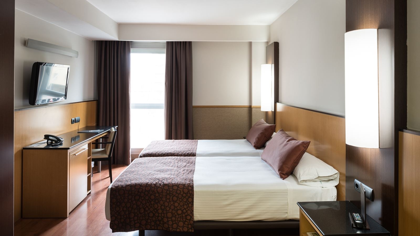 rooms-double-single-use-two-beds