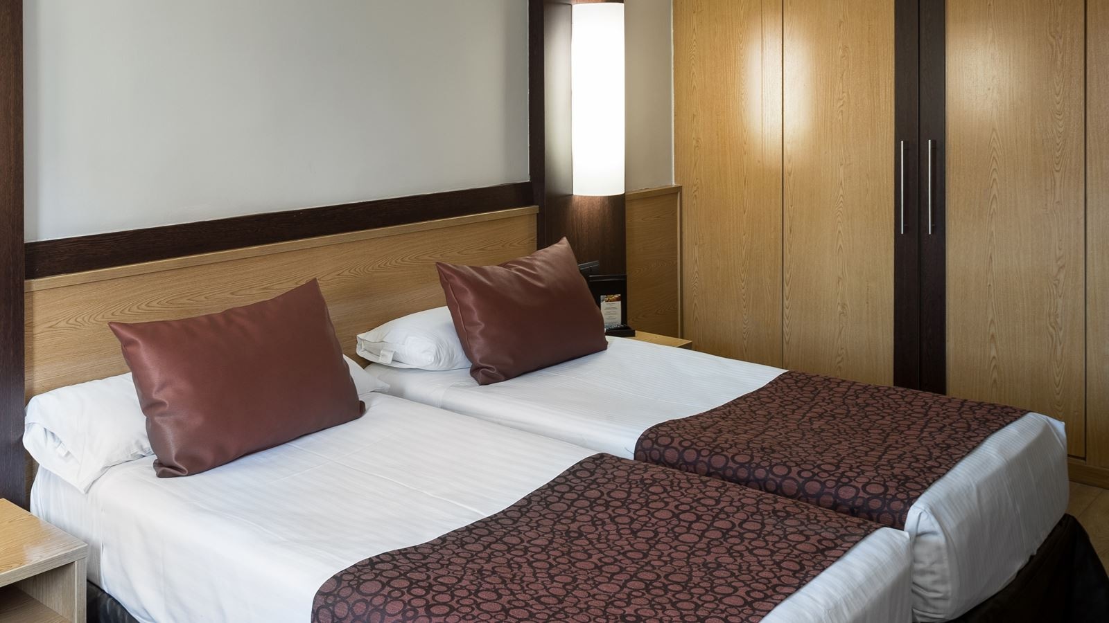 rooms-double-or-twin-with-terrace