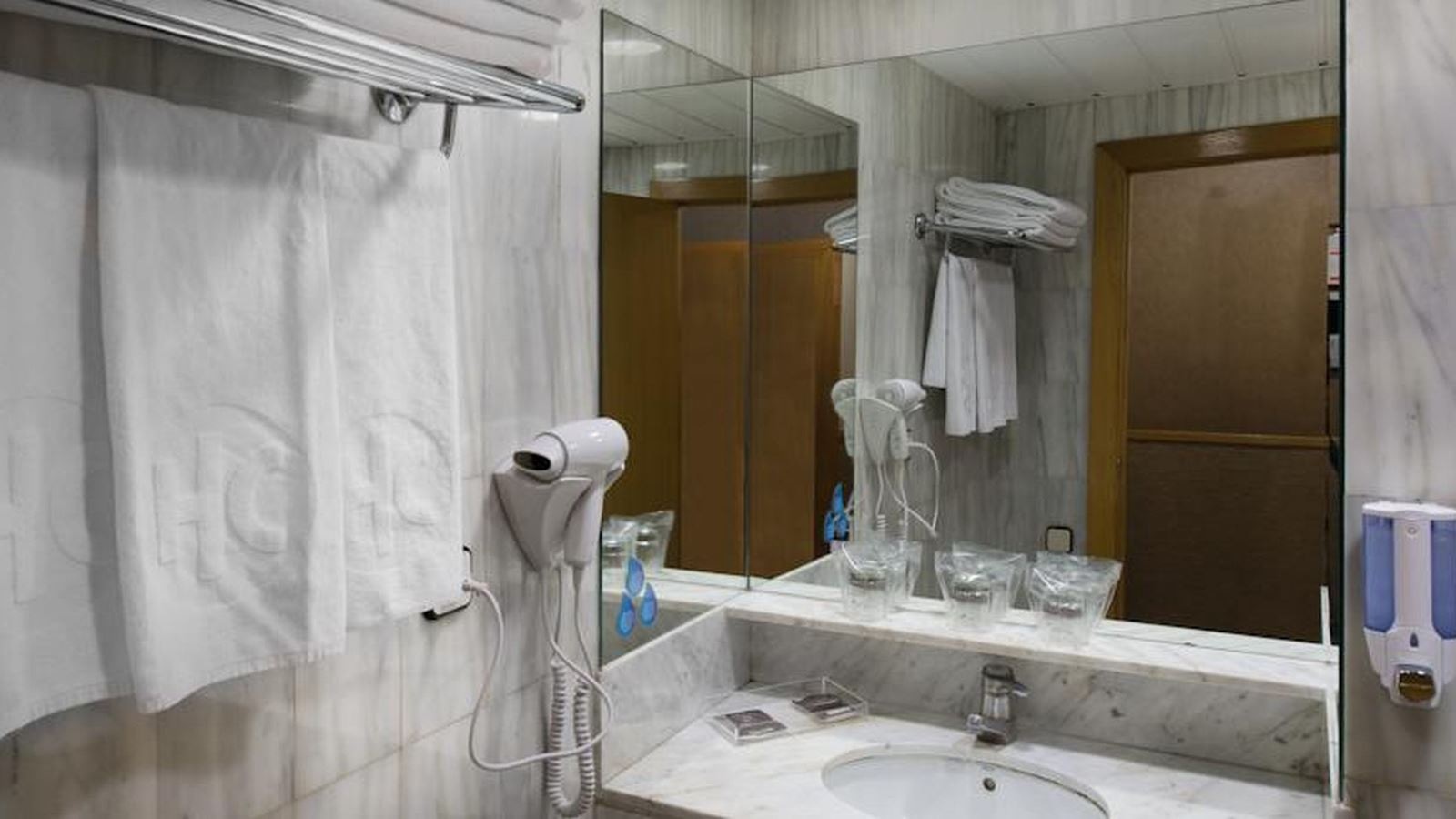 rooms-triple-two-beds