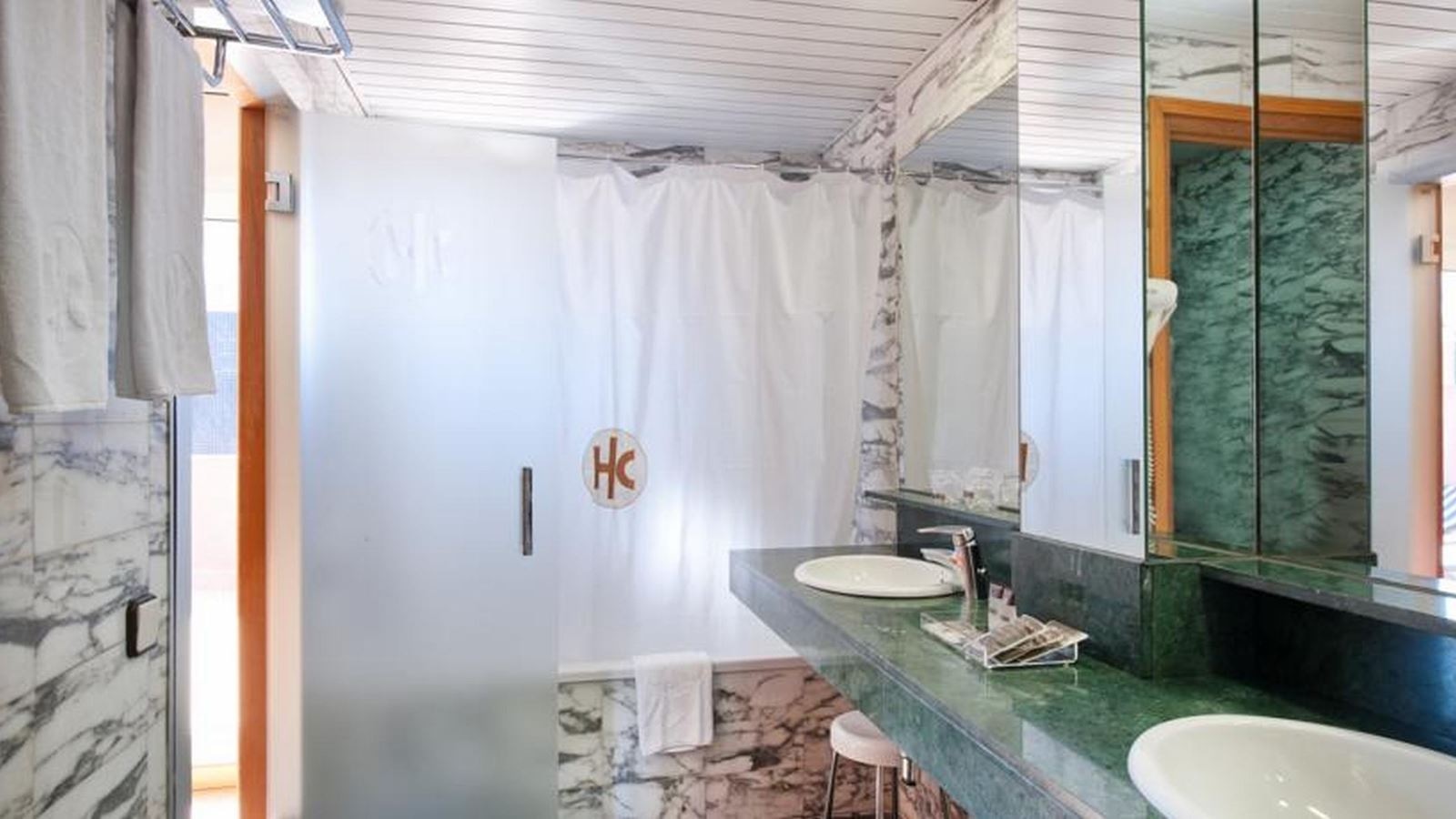 rooms-family-room-standard