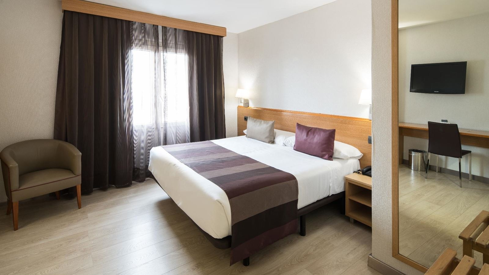 rooms-triple-two-beds