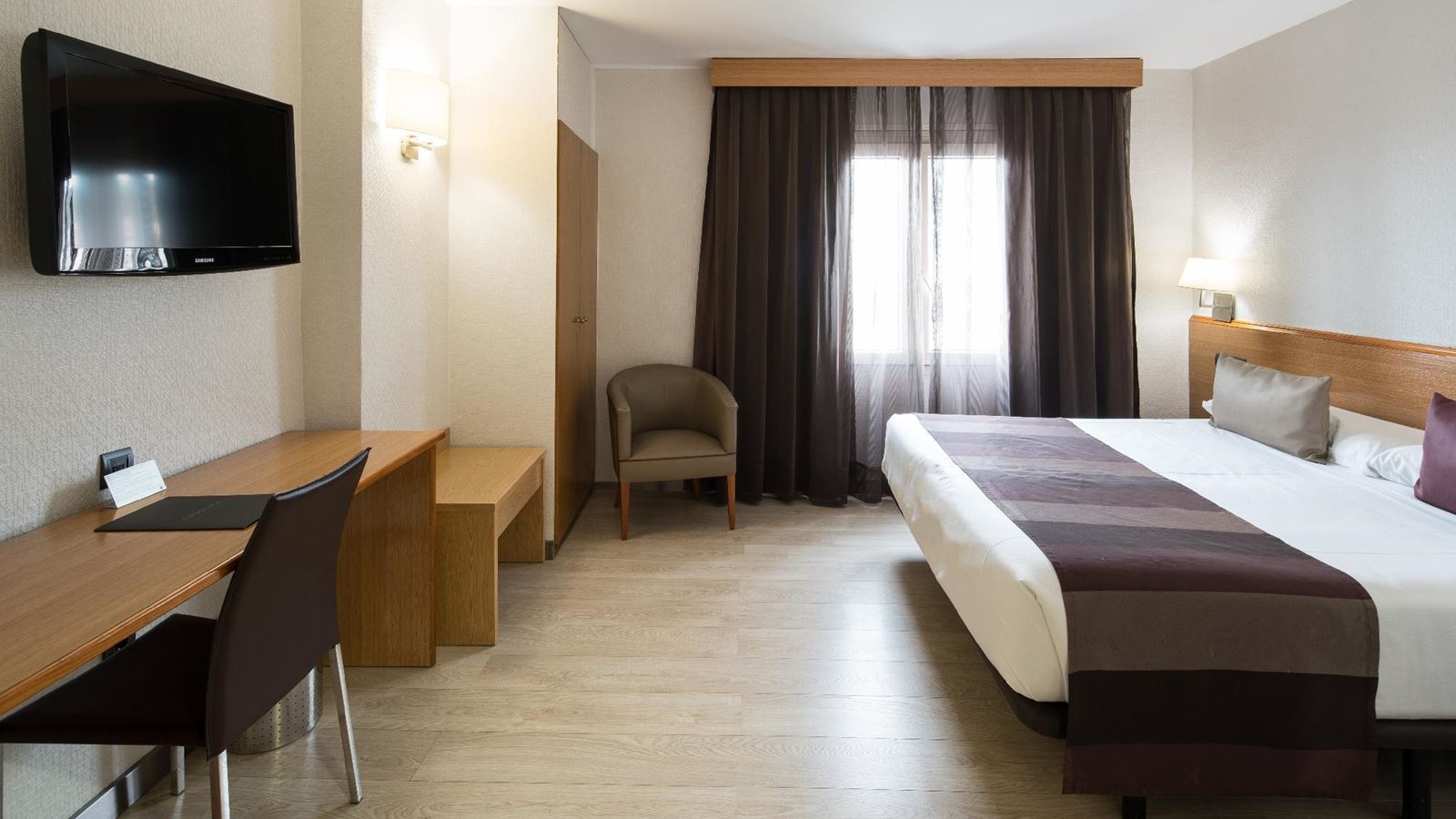 rooms-family-room-standard