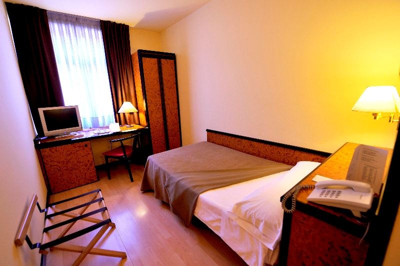 rooms-single-standard