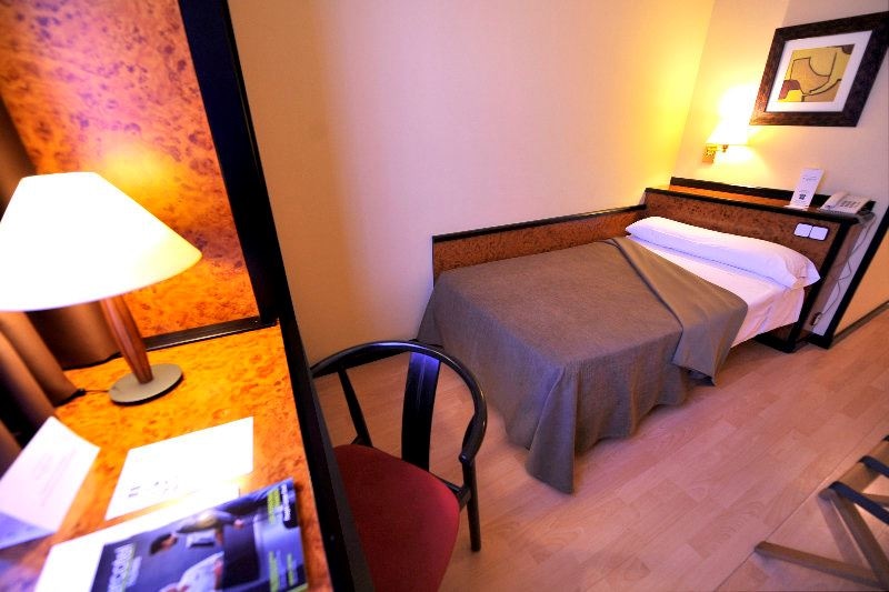 rooms-single-standard