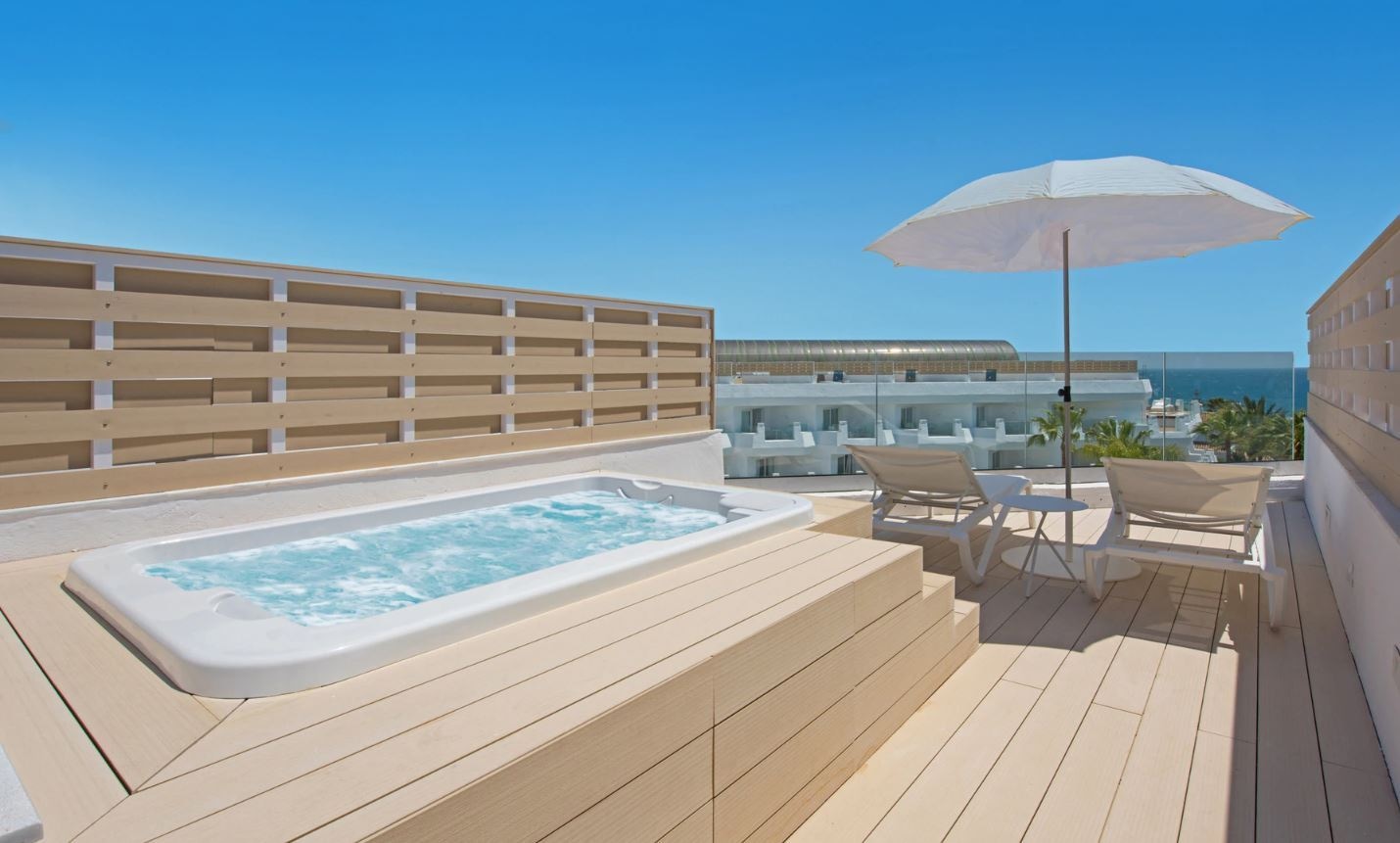 rooms-double-penthouse-jacuzzi-ssv