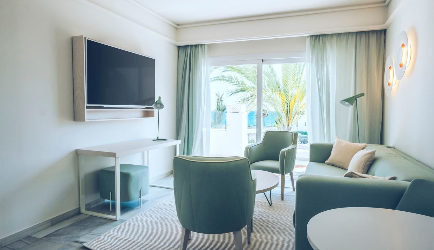 rooms-junior-suite-pool-view