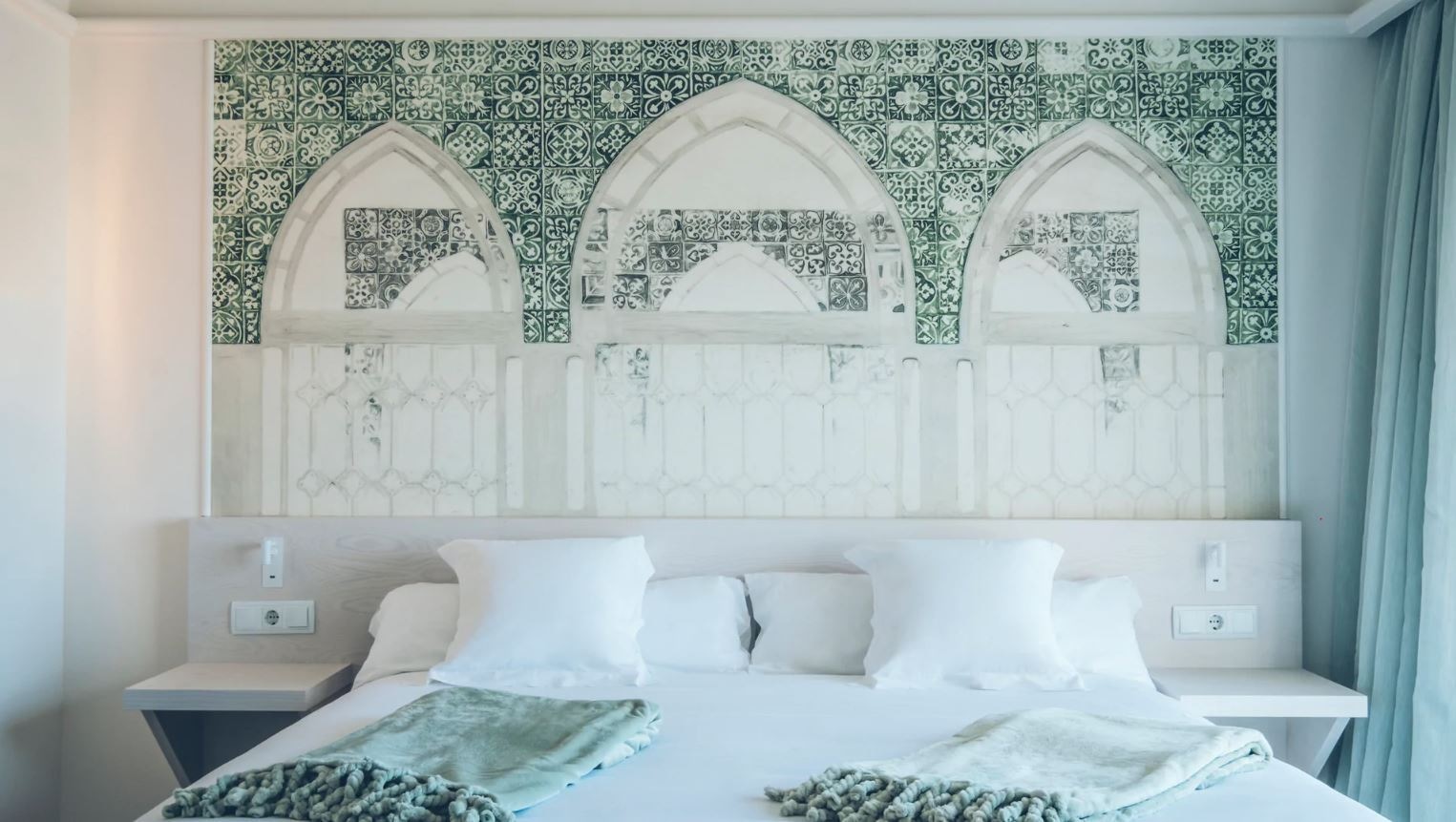 rooms-junior-suite-pool-view