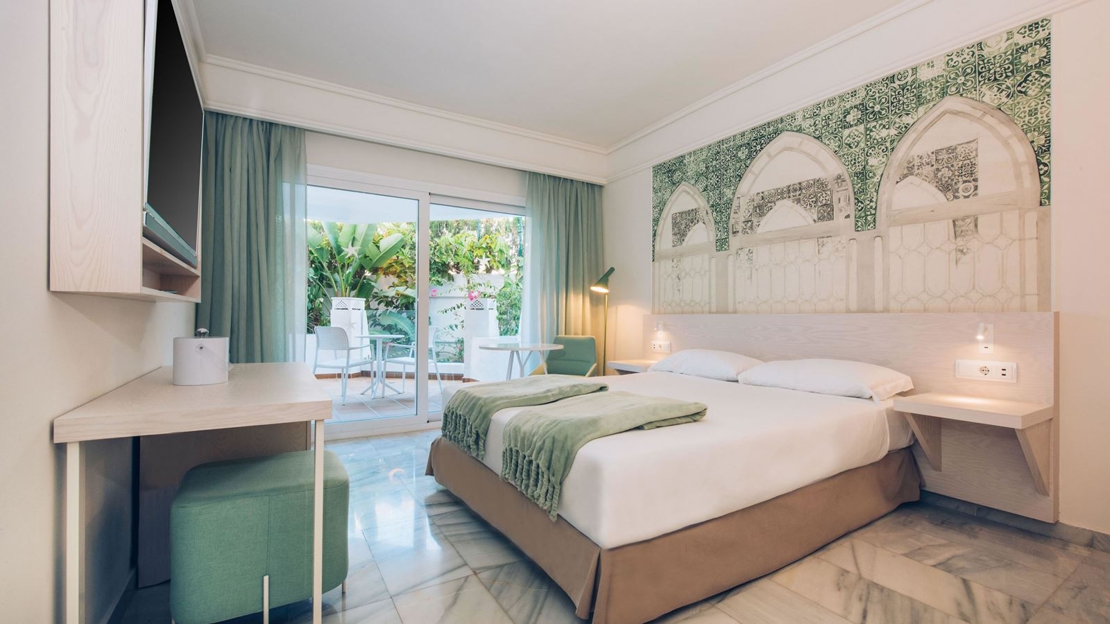 rooms-double-sharing-jacuzzi