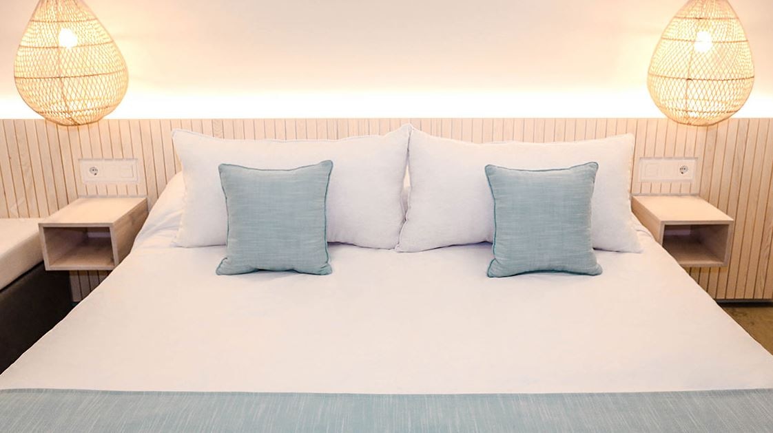 rooms-urban-room-balcony-or-terrace