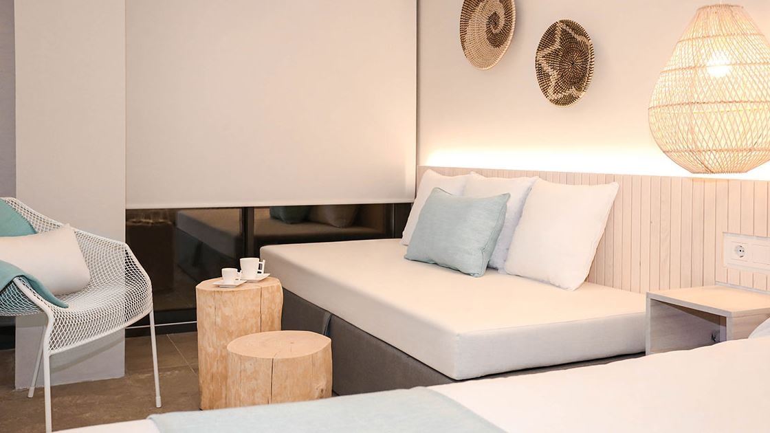 rooms-urban-room-balcony-or-terrace