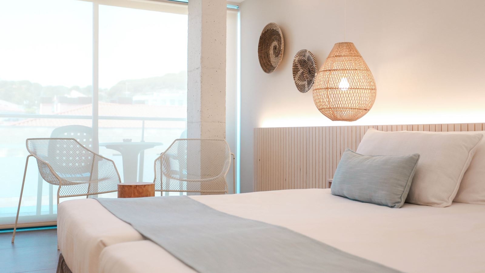 rooms-mediterranean-lateral-sea-view-balcony-or-terrace