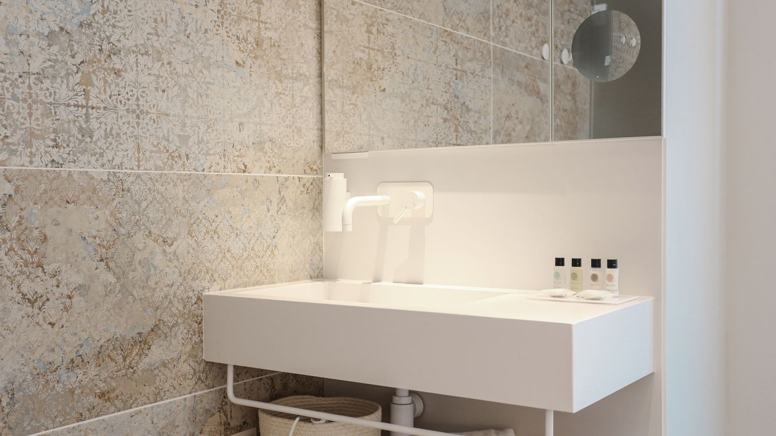 rooms-mediterranean-lateral-sea-view-balcony-or-terrace