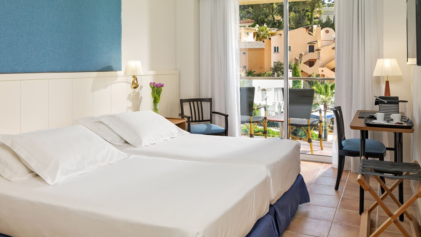 rooms-double-standard-lateral-sea-view-balcony-or-terrace