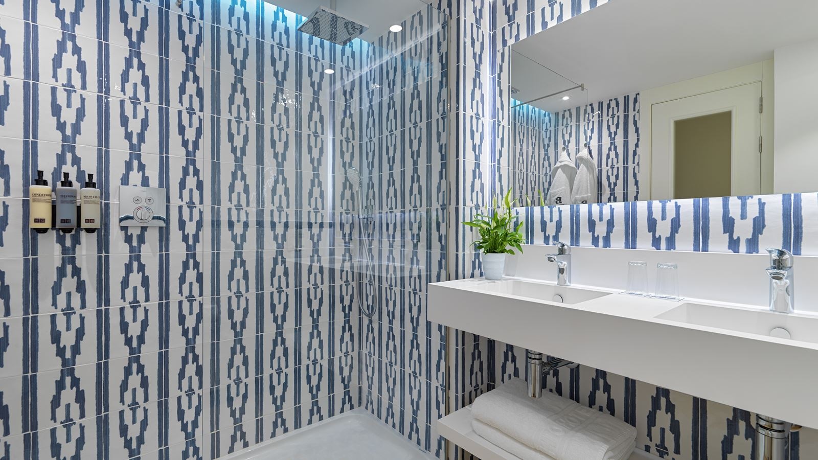 rooms-double-standard-lateral-sea-view-balcony-or-terrace