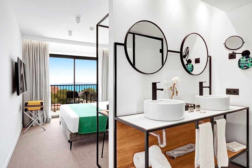 rooms-double-pool-view