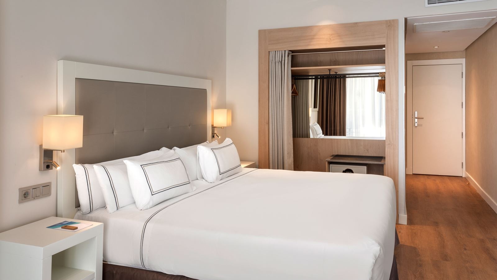 rooms-double-melia-room-sea-vie-balcony-or-terrace