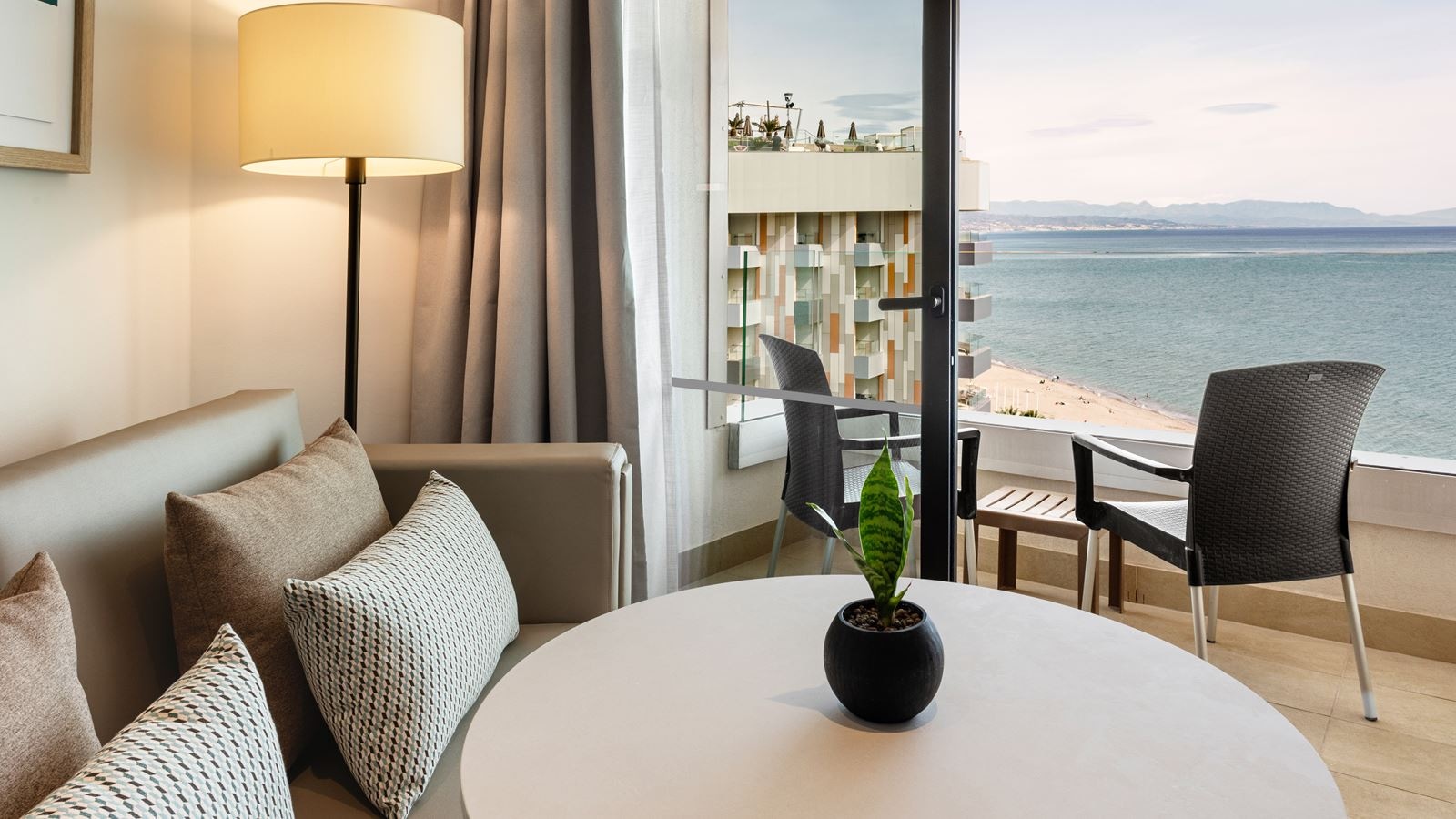 rooms-double-the-level-sea-view-balcony-or-terrace