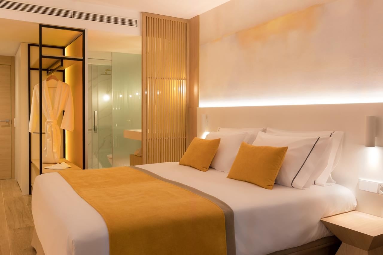 rooms-standard-room-pool-view