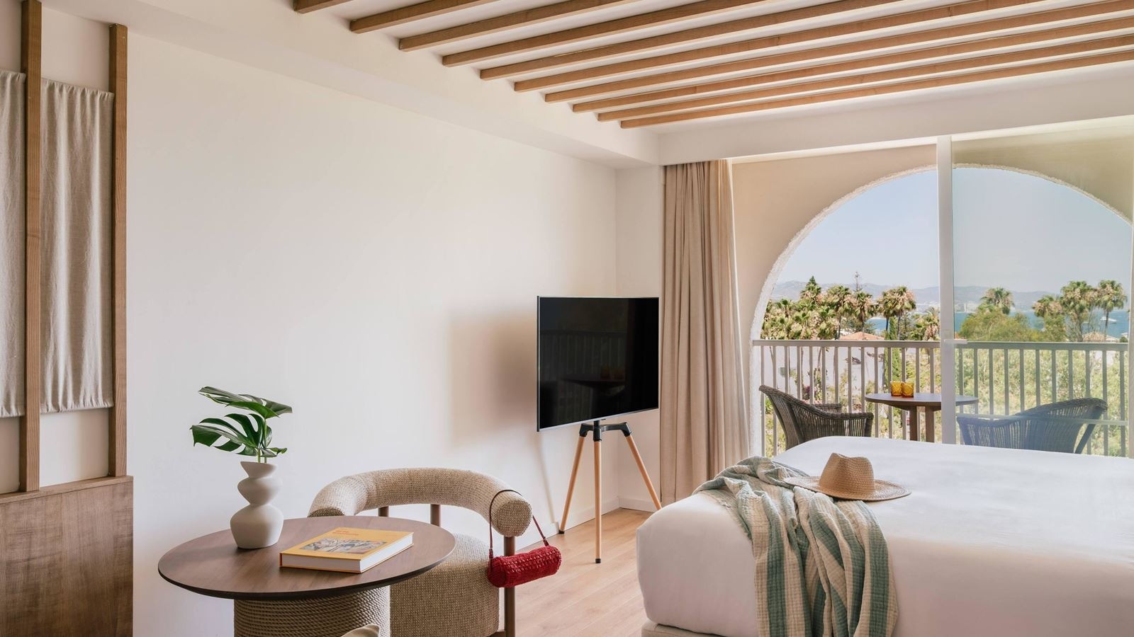 rooms-double-superior-me-with-balcony-or-terrace