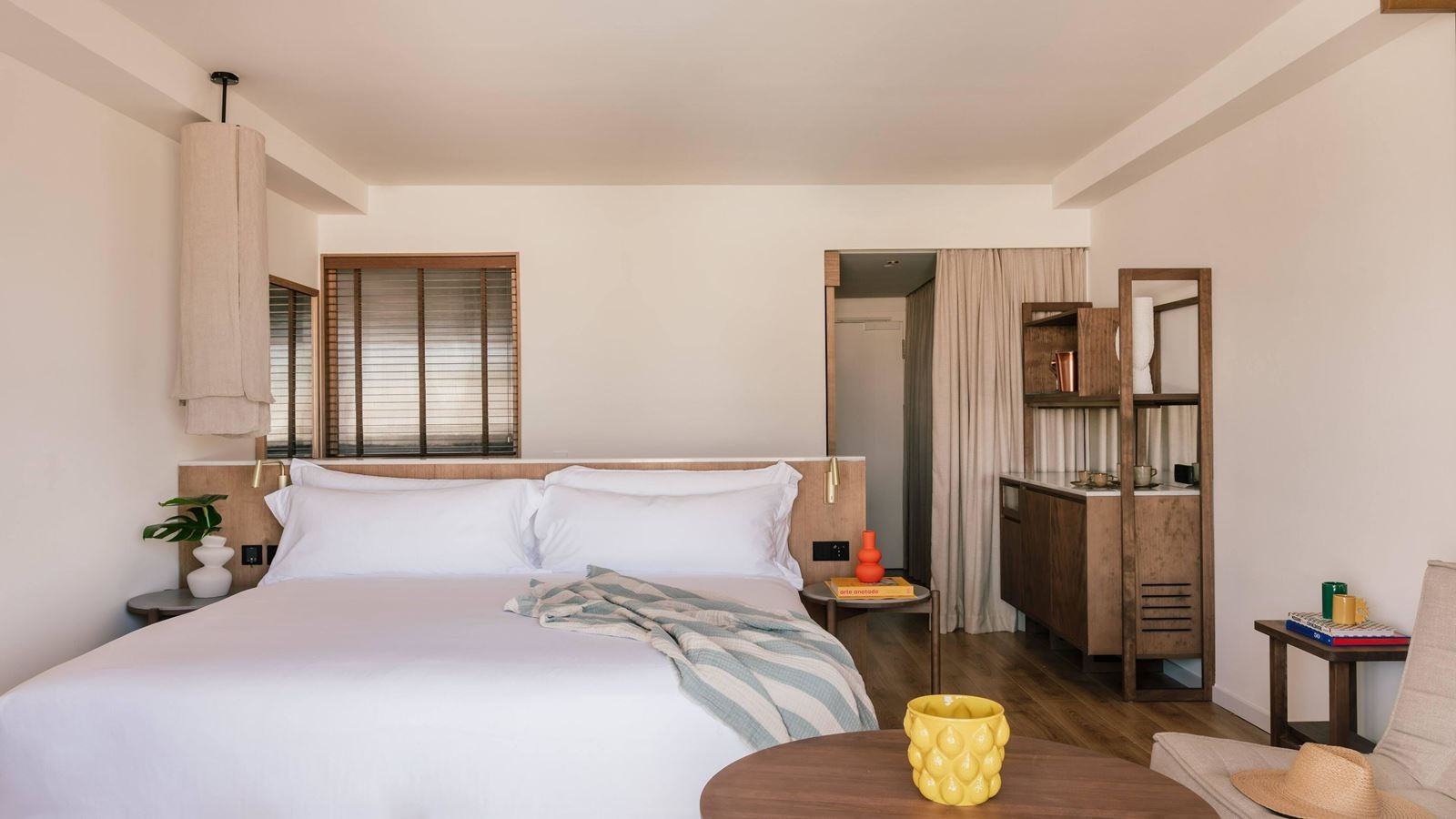 rooms-junior-suite-superior-me+-pool-view