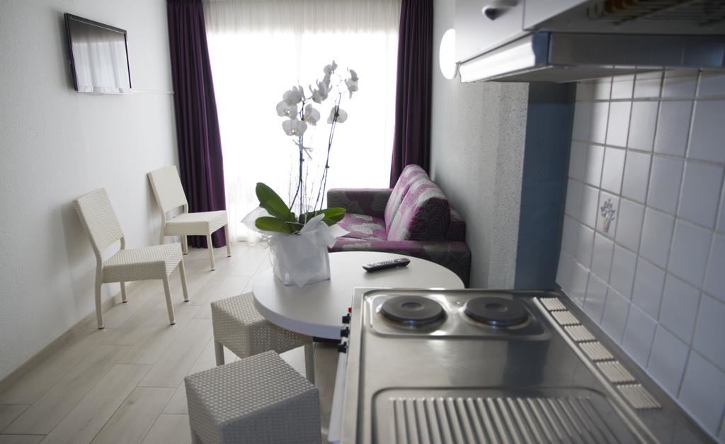 rooms-junior-suite-balcony-or-terrace