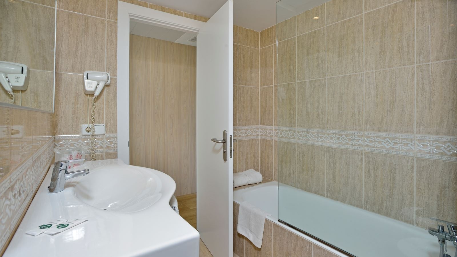 rooms-double-or-twin-capacity-2