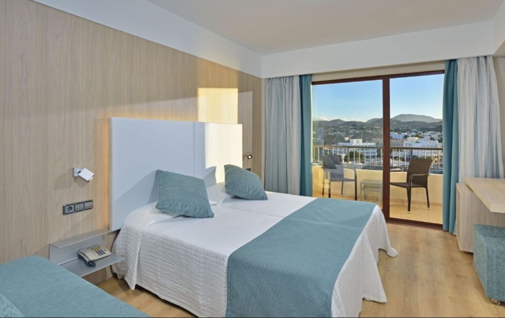 rooms-twin-room-balcony