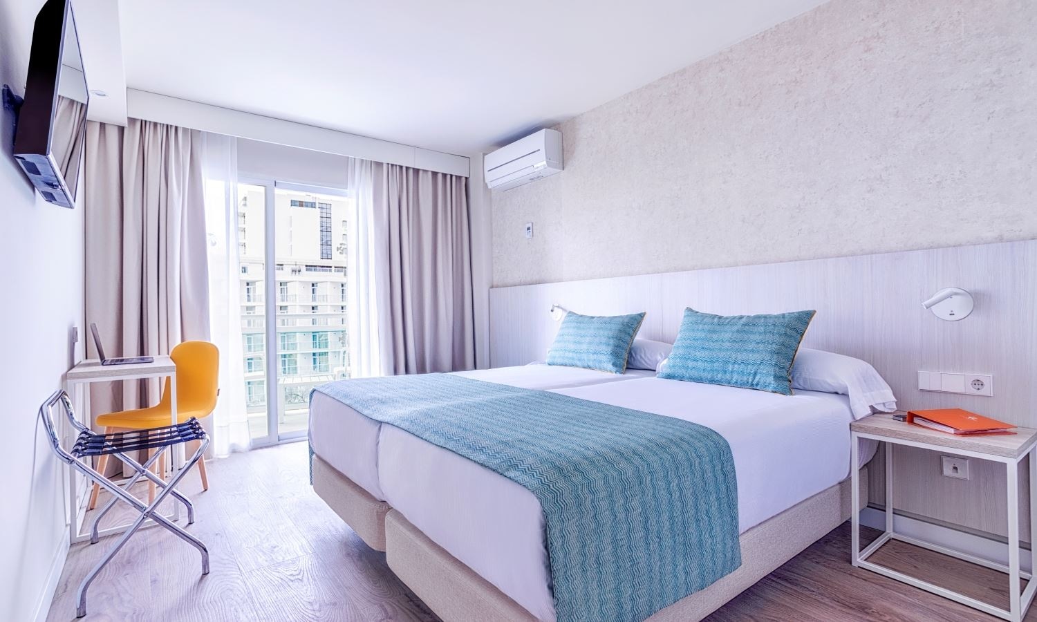 rooms-standard-room-pool-view-balcony-or-terrace