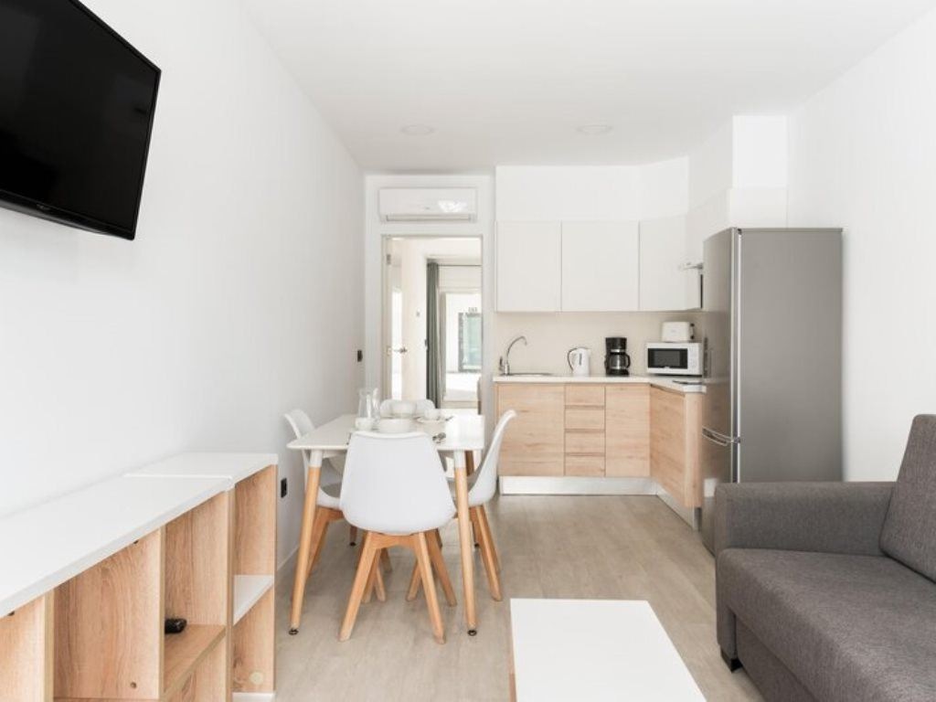 rooms-apartment-24-balcony-or-terrace