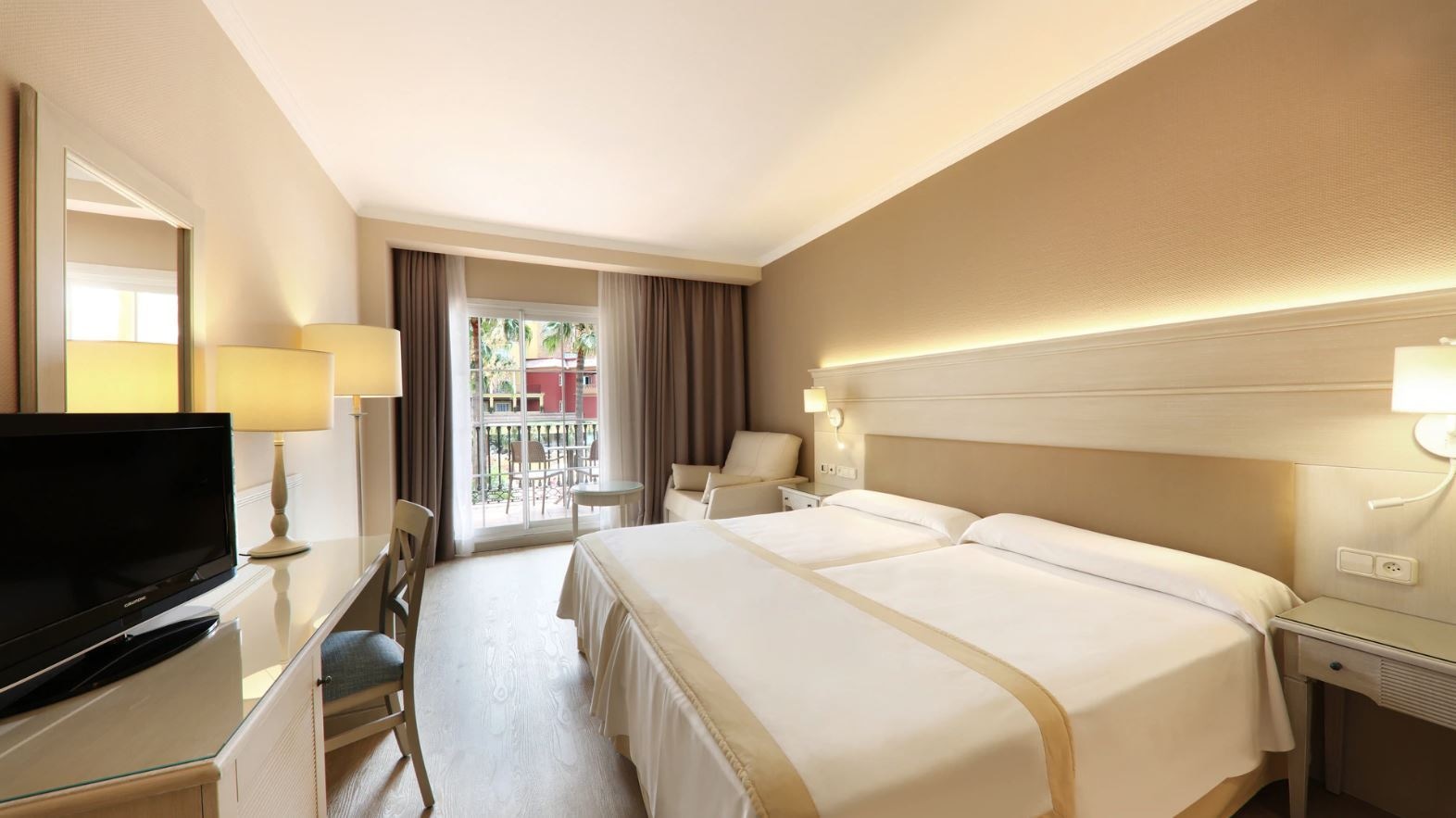 rooms-double-room-pool-view