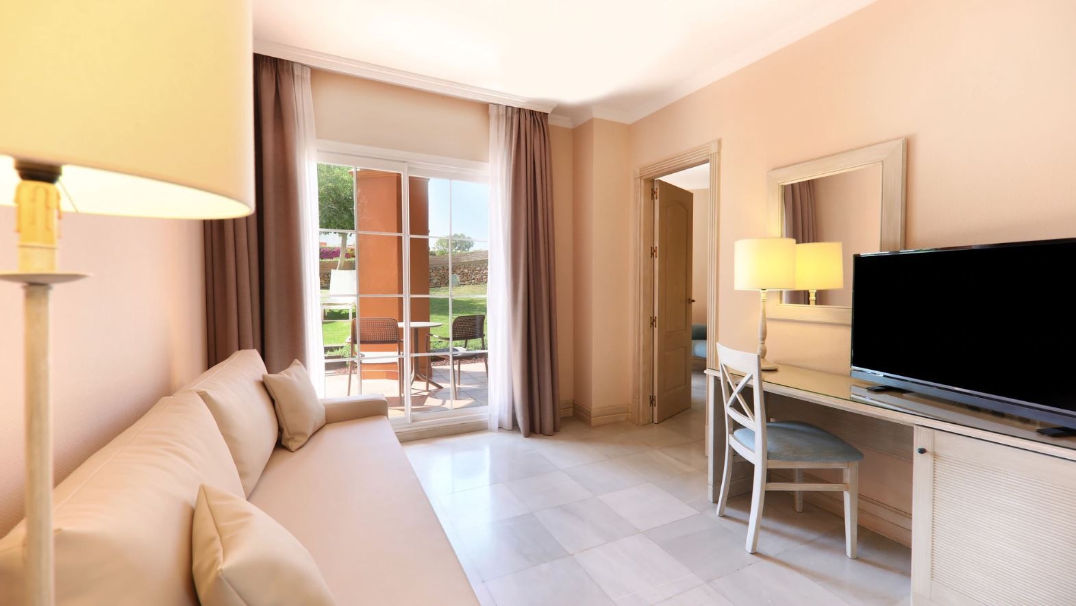 rooms-suite-sea-view-balcony-or-terrace