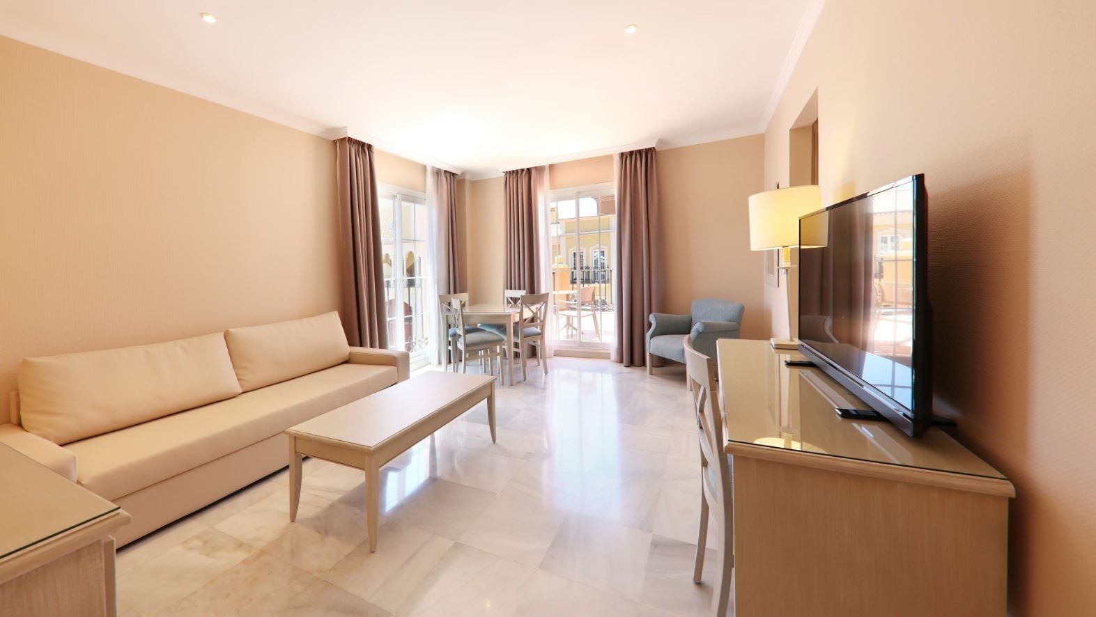 rooms-apt-1-bedroom-balcony-or-terrace