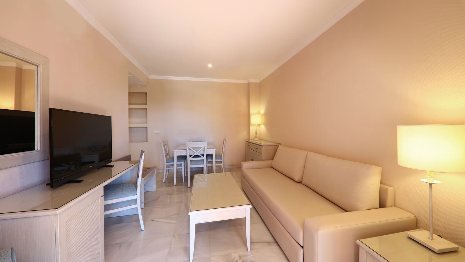 rooms-apt-1-bedroom-balcony-or-terrace