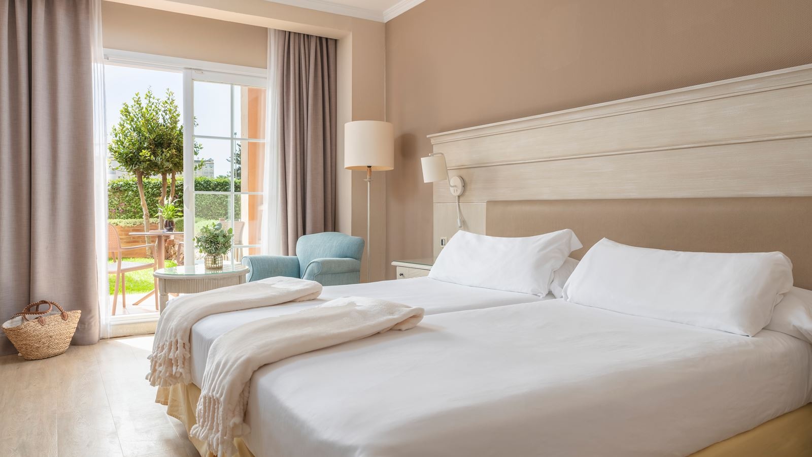 rooms-double-garden-view-balcony-or-terrace