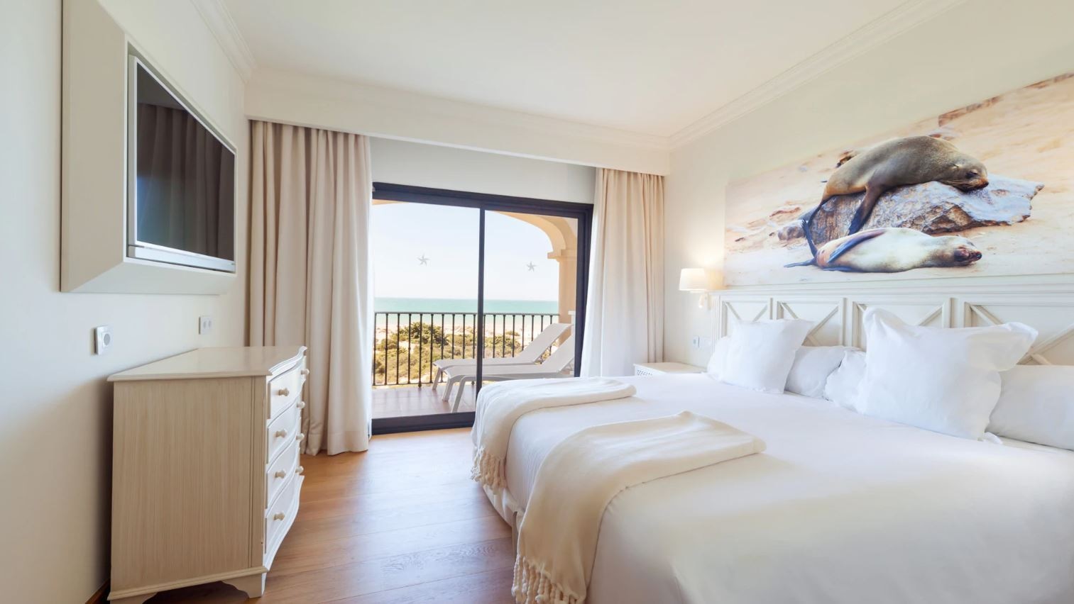 rooms-suite-sea-beachfront