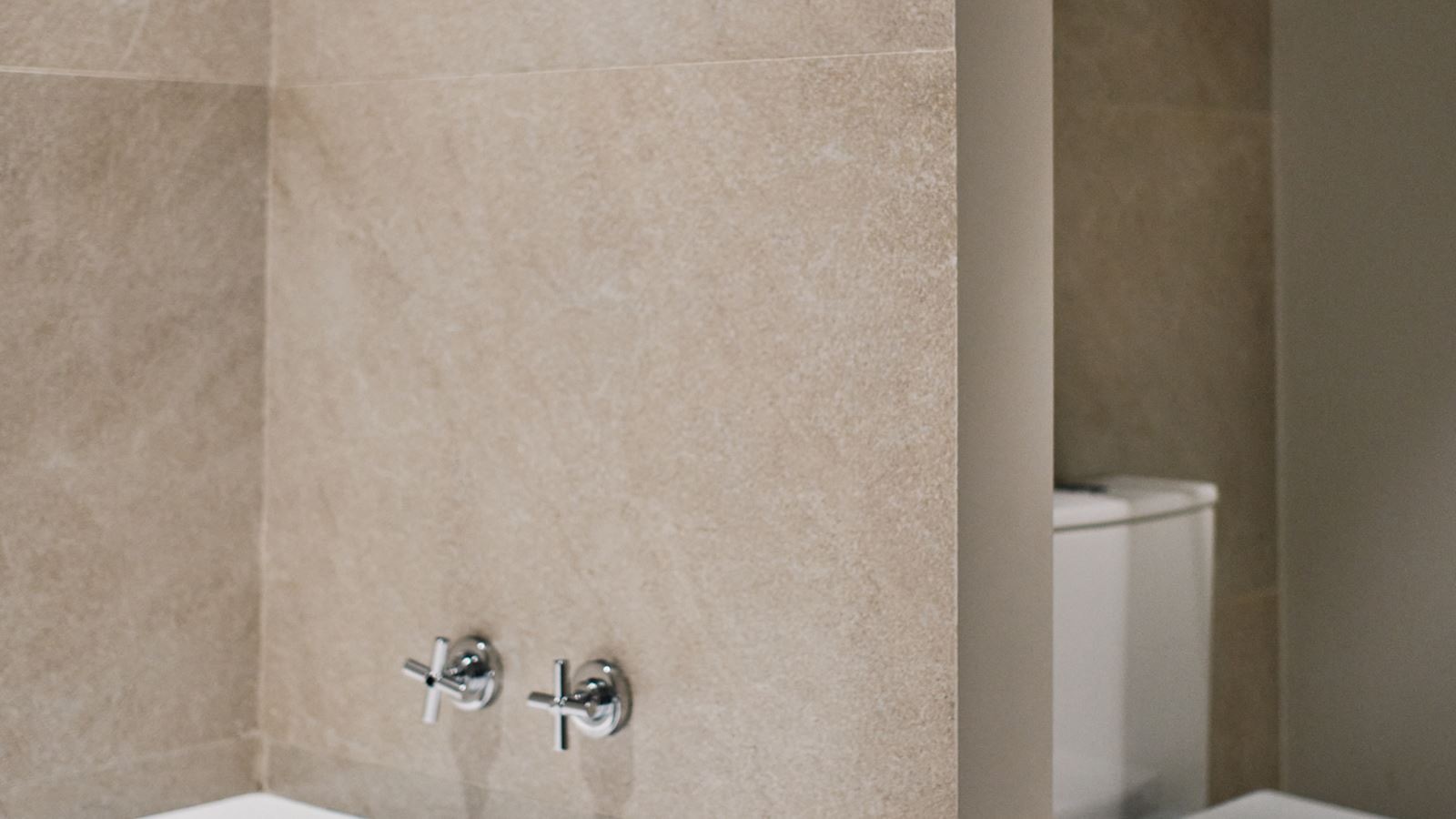 rooms-s2b-one-bedroom-suite-balcony-or-terrace