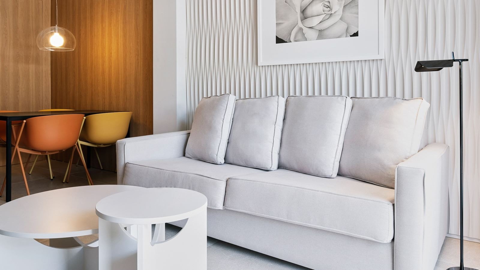 rooms-s2b-one-bedroom-suite-balcony-or-terrace