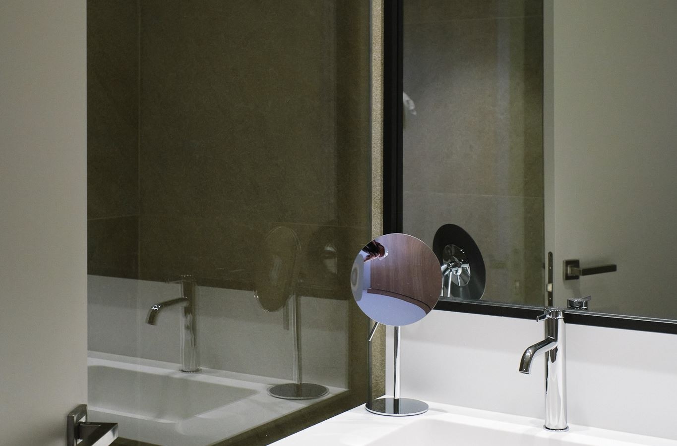 rooms-s2b-one-bedroom-suite-balcony-or-terrace