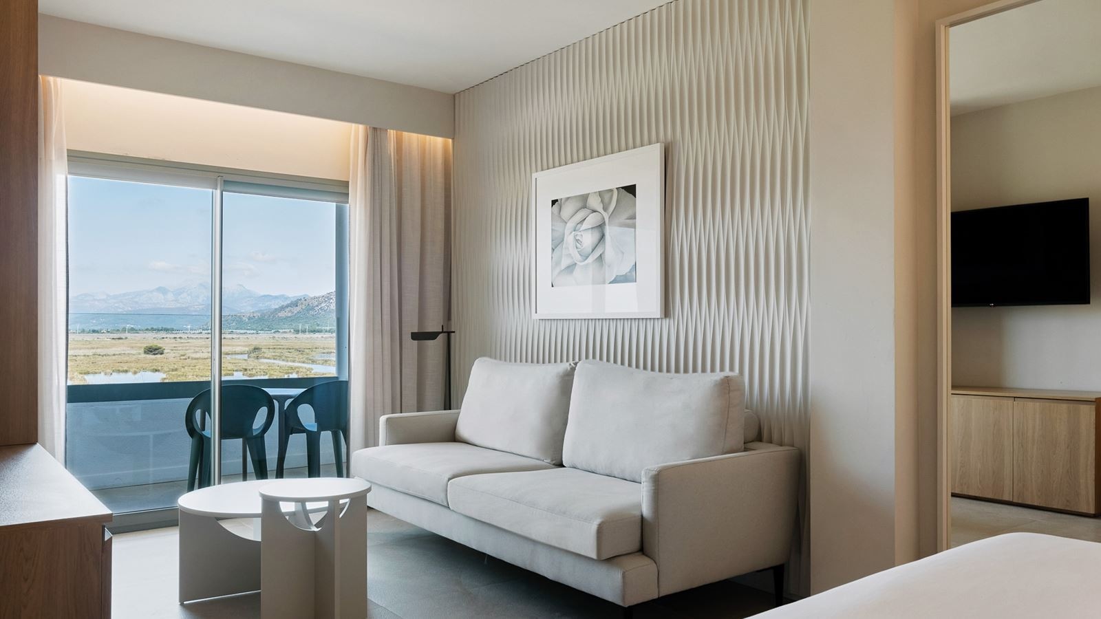 rooms-s4b-two-bedroom-suite-balcony-or-terrace