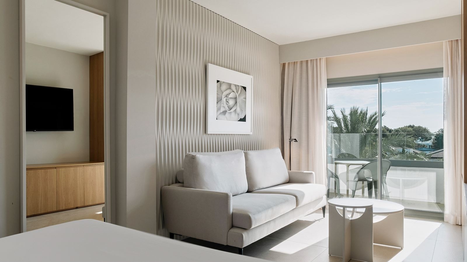 rooms-s4b-two-bedroom-suite-balcony-or-terrace