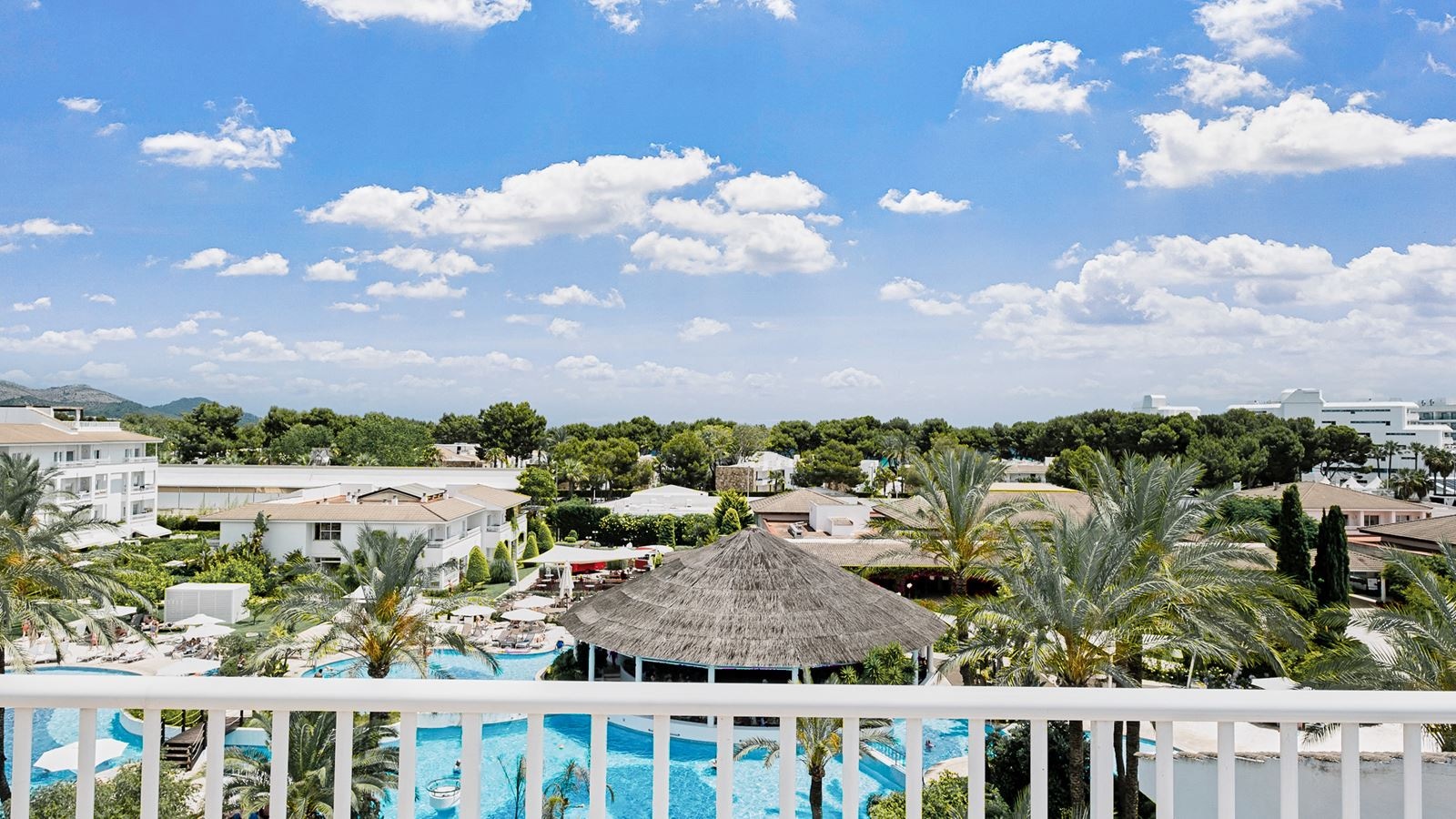 rooms-s4b-two-bedroom-suite-balcony-or-terrace