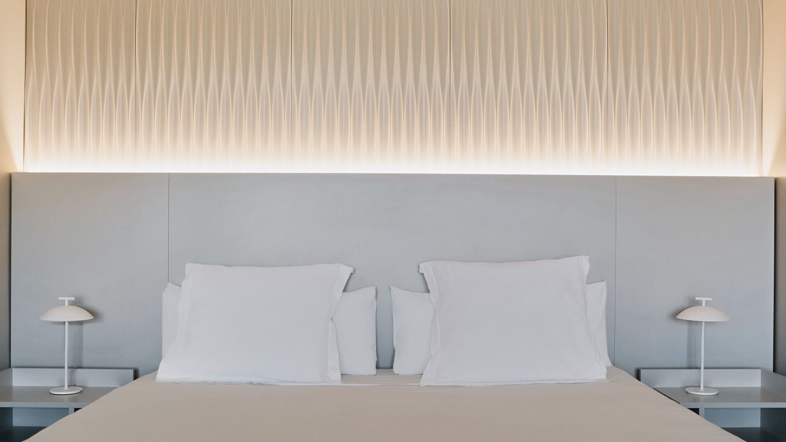 rooms-s4b-two-bedroom-suite-balcony-or-terrace