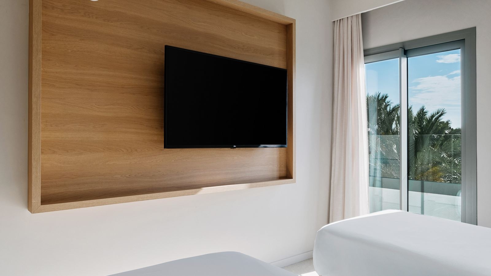 rooms-s4b-two-bedroom-suite-balcony-or-terrace