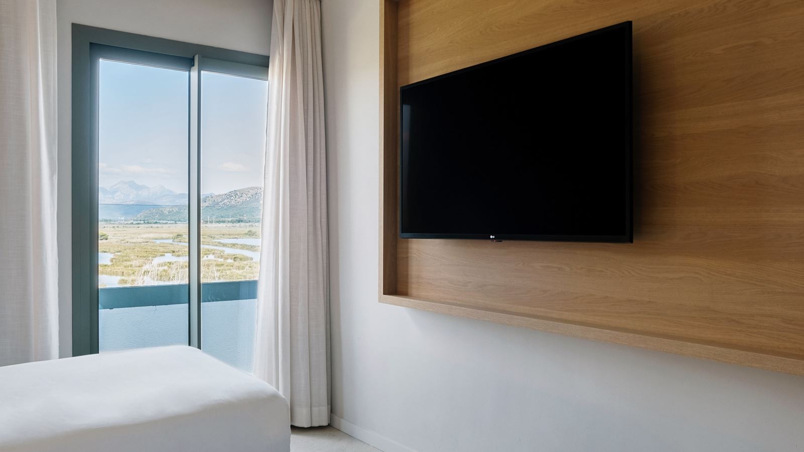 rooms-s4b-two-bedroom-suite-balcony-or-terrace