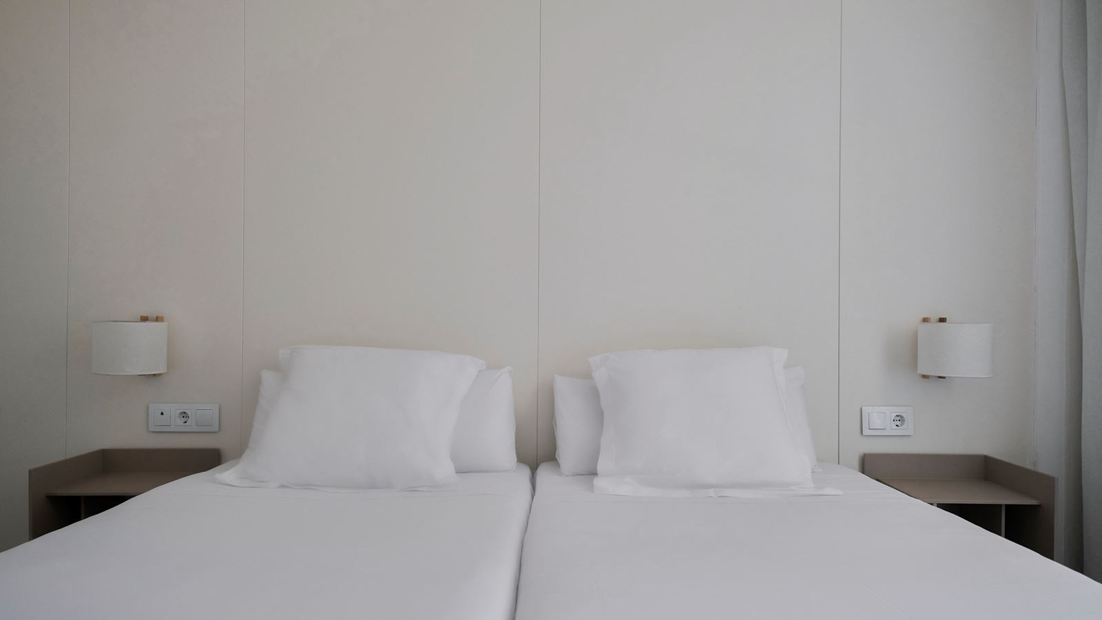 rooms-double-standard-with-balcony-d2b