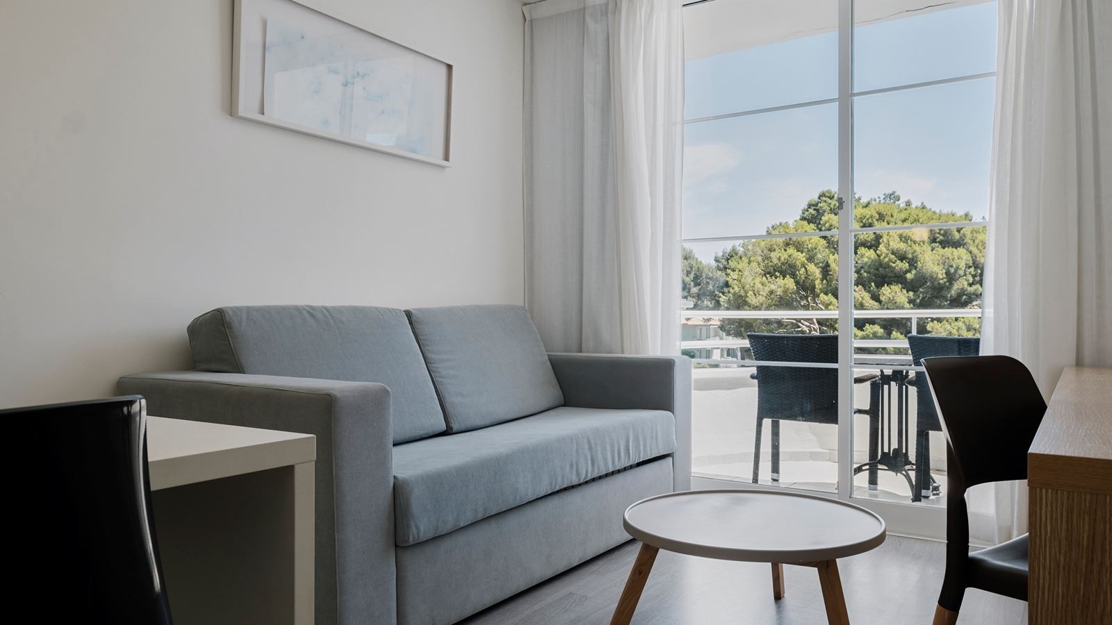 rooms-apartment-standard-1-bedroom-balcony-or-terrace-a4b